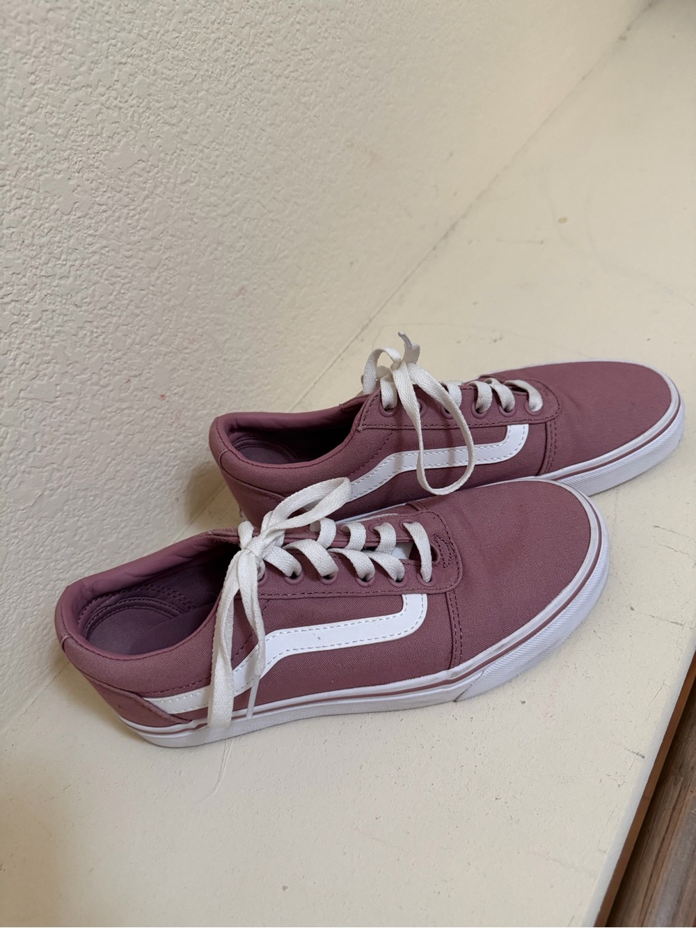 Vans Old Skool Low-Top Sneakers in Mauve with White Stripe
